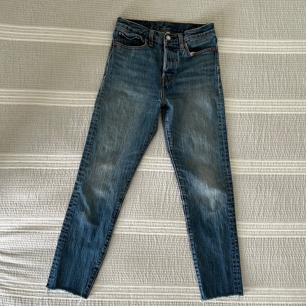 Levi’s Wedgie Jeans Raw hem Size 26